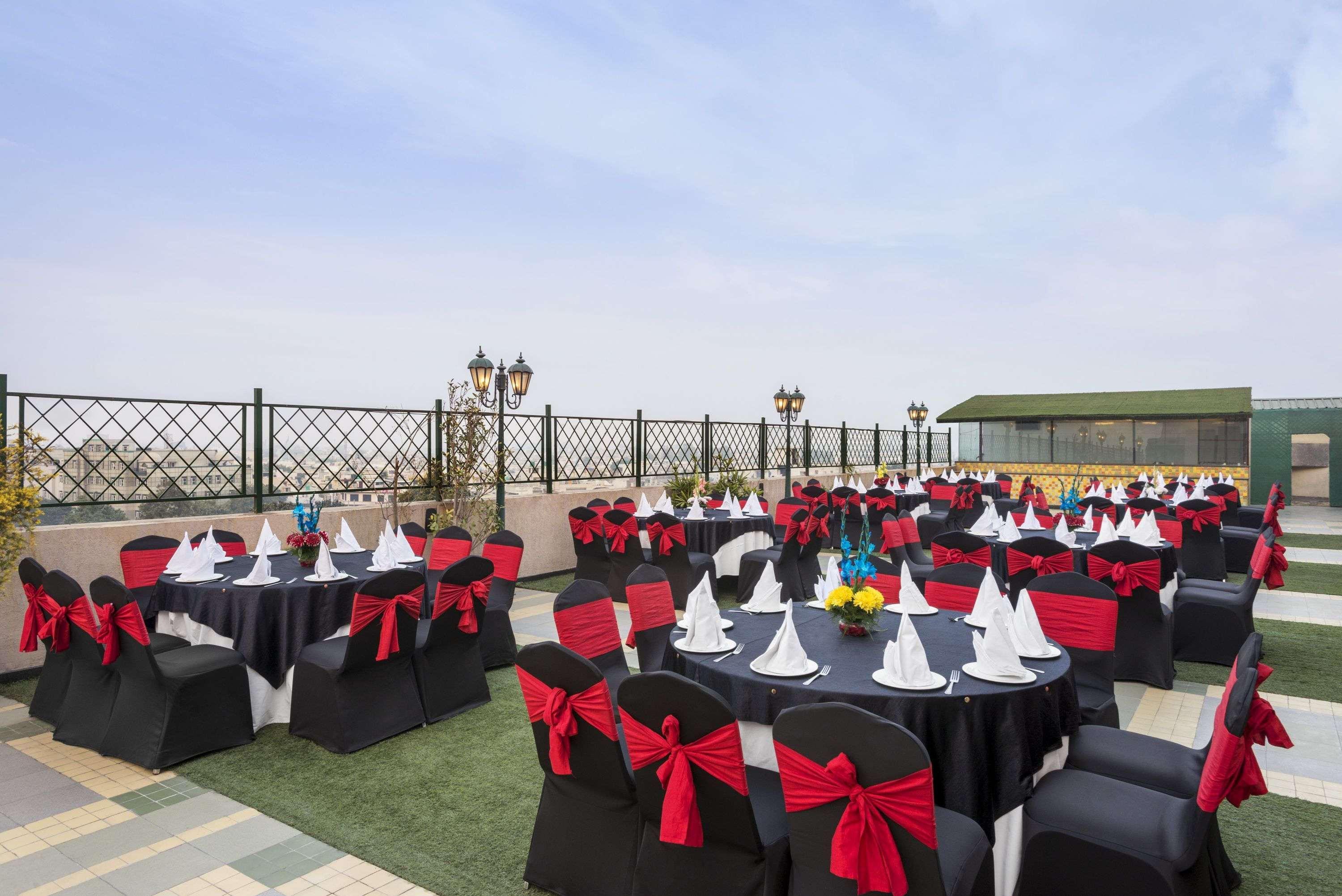 Ramada By Wyndham Jalandhar City Center Exterior photo